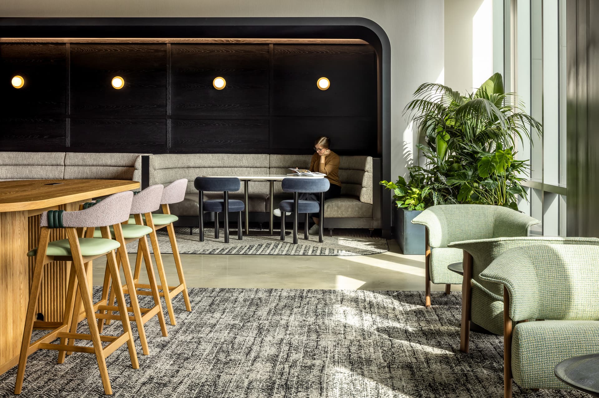 Amazon, Arlington, COE, Center of Energy, HQ2, Jessica Parrish, METS, Merlin, Mets 678, NBBJ, Virginia, Washington D.C., banquette seating, interior design, interiors, natural light
Amazon, Arlington, COE, Center of Energy, HQ2, Jessica Parrish, METS, Merlin, Mets 678, NBBJ, Virginia, Washington D.C., banquette seating, interior design, interiors, natural light