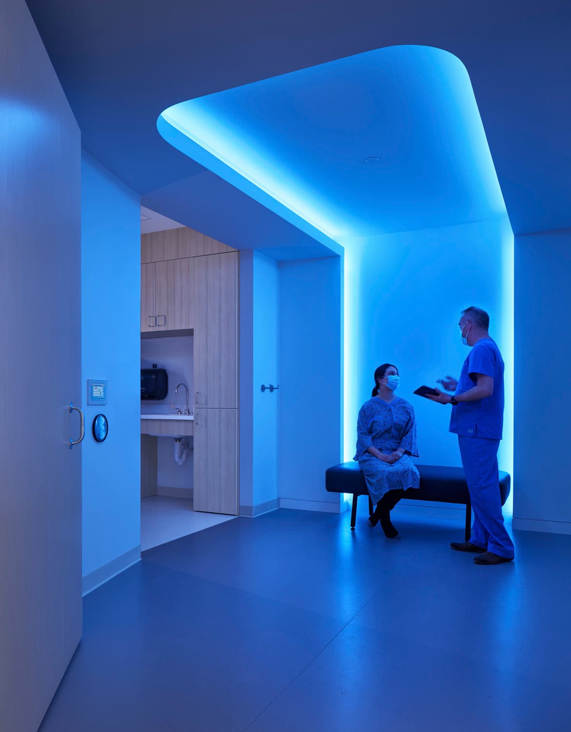 mask, St. Michael Cancer Center. Silverdale, Washington. Image license; NBBJ, Howard S. Wright and St. Michael Medical Center. © 2021 Benjamin Benschneider All Rights Reserved. Third party use may be arranged by contacting Benjamin Benschneider. bbenschneider@comcast.net
ST. MICHAEL CANCER CENTER, ST. MICHAEL MEDICAL CENTER, SILVERDALE, WASHINGTON, NBBJ, HOWARD S. WRIGHT
ST. MICHAEL CANCER CENTER, ST. MICHAEL MEDICAL CENTER, SILVERDALE, WASHINGTON, NBBJ, HOWARD S. WRIGHT